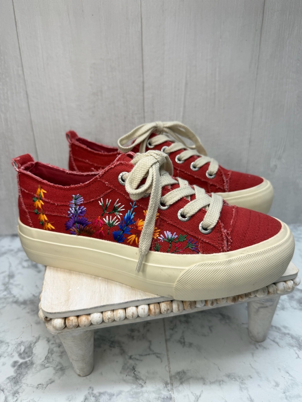Blowfish Malibu Sadie-Sun Women’s Red Embroidered Canvas Platform Sneaker Size 8